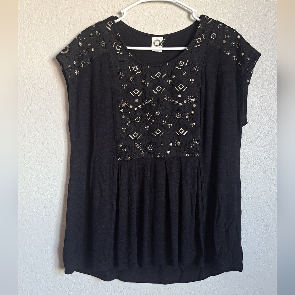 Anthropologie Akemi + Kin Black Gold Embroidered Pleated Blouse Size Medium